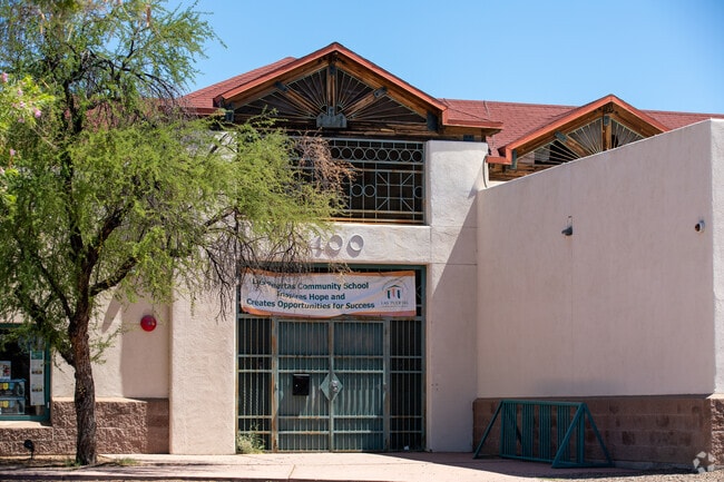 The entrance to Las Puertas Community School.