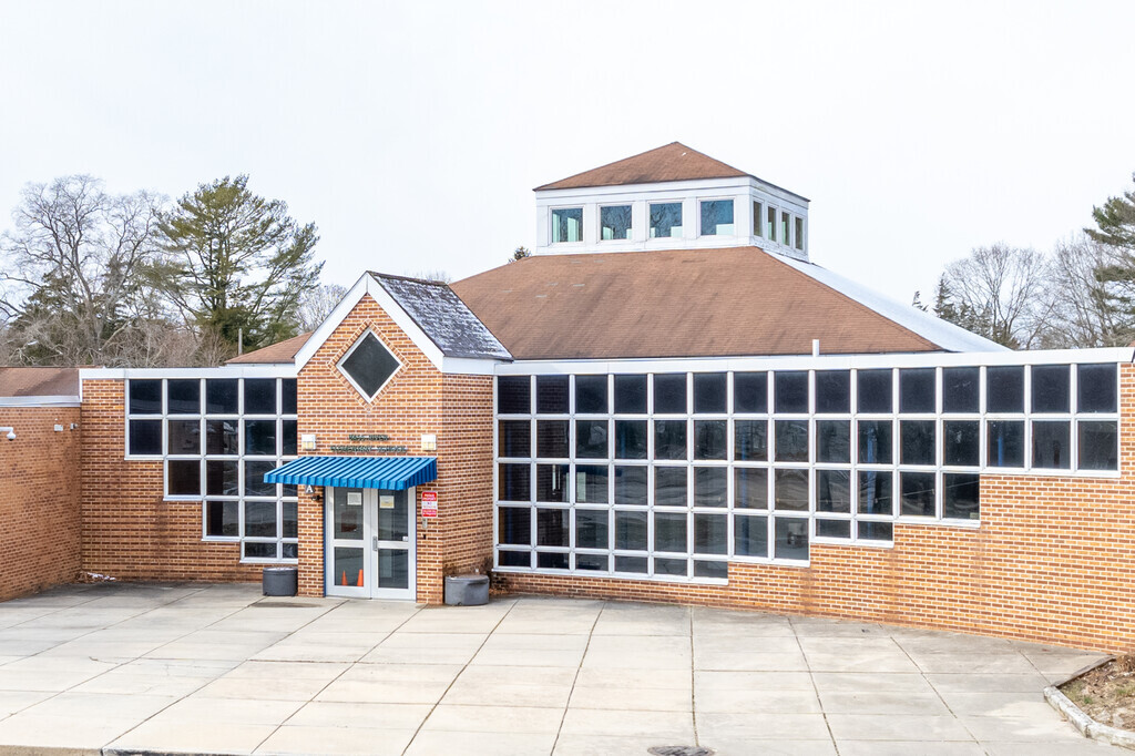 Students can attend Bass River Twp Elementary School.