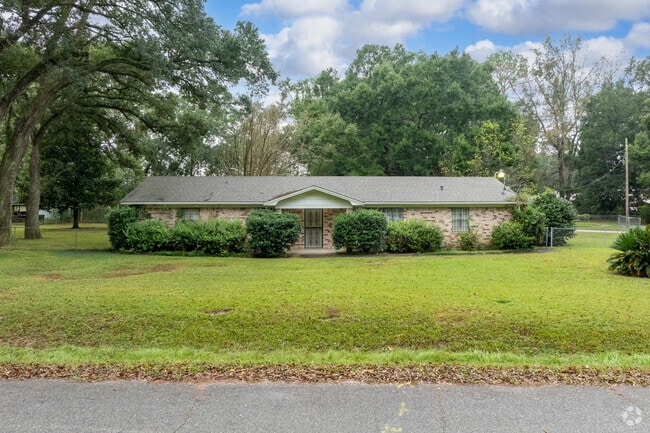 Older Ranch homes can be found throughout Hillview.