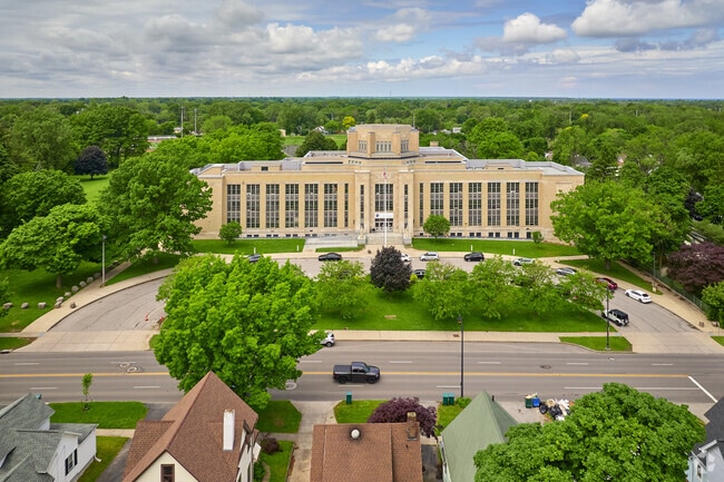 Northeast College Preparatory High School has an overall grade of C on Niche.