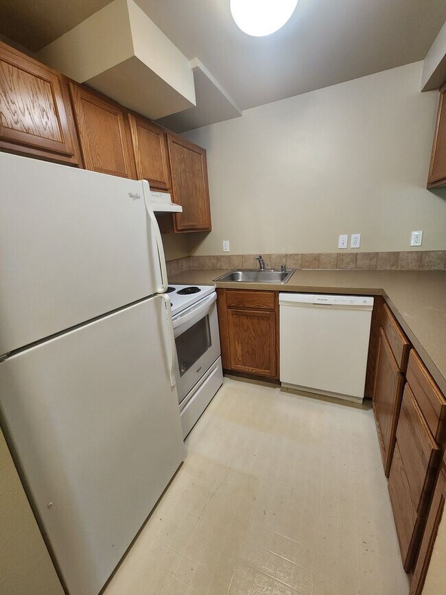 Heather Ridge, 2 Bedrooms, 1 Bathroom Apartments for Rent!, Bellingham, WA 98225 - photo 2