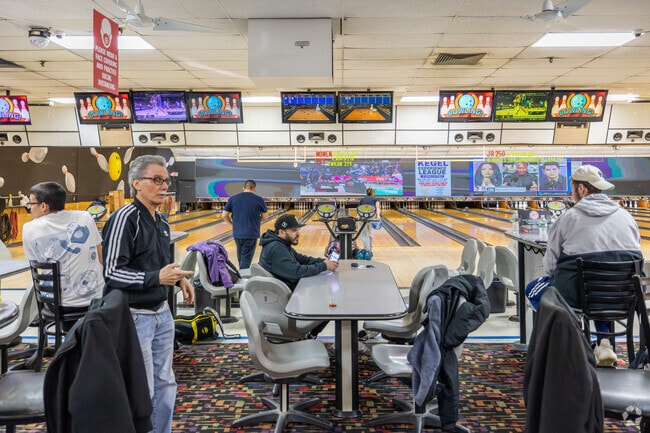 Homefield Bowl is a legendary bowling ally that is popular with leagues and schools.