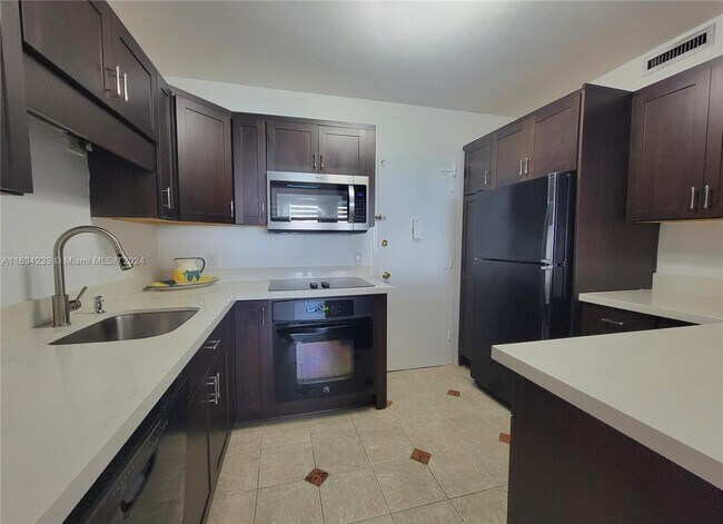 The Alexander Tower unit 1020, Hollywood, FL 33019 - photo 7