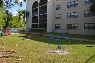 17300 NW 68th Ave, Hialeah, FL 33015