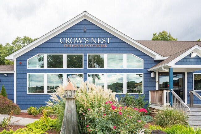Crow's Nest in Buttonwoods serves up fresh seafood dishes year round.