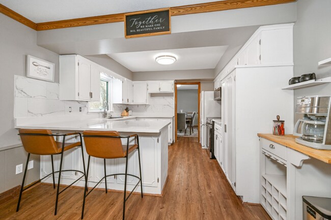 7450 Duluth St, Golden Valley, MN 55427 - photo 5