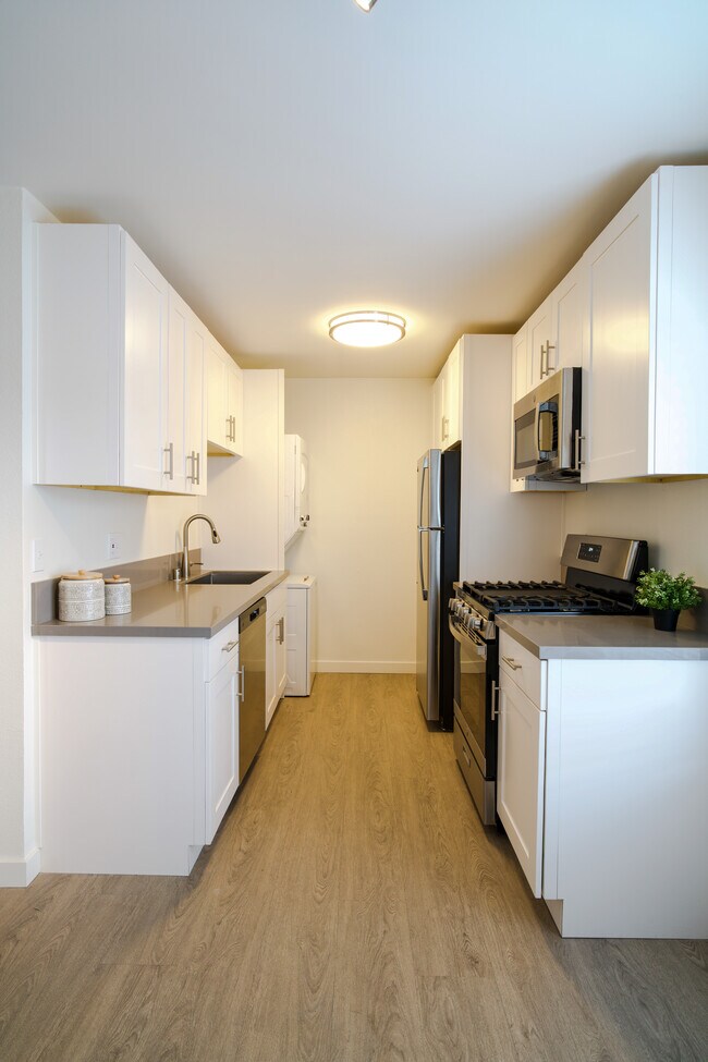 5331 Cahuenga Blvd, North Hollywood, CA 91601