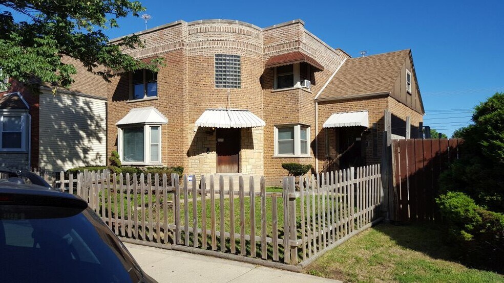 3044 W Addison St unit 2, Chicago, IL 60618 - photo 1