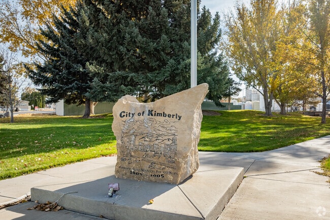Residents of Kimberly enjoy scenic views, friendly neighborhoods, and a strong sense of community.