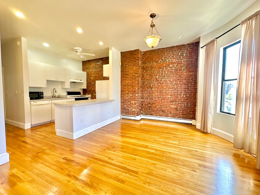 802 Tremont St unit 2, Boston, MA 02118 - photo 1