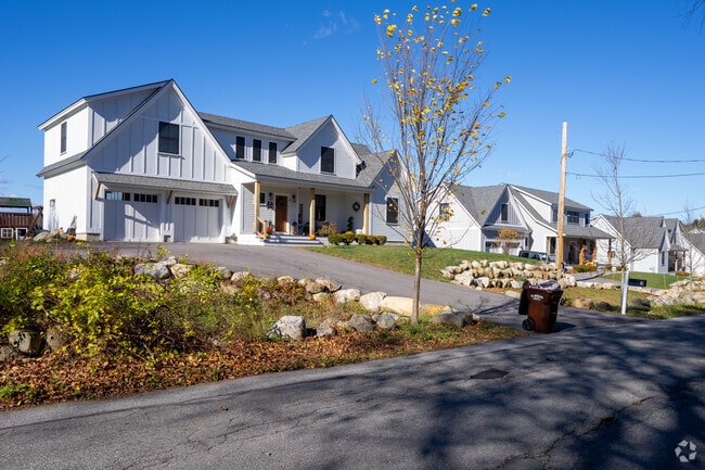 Tree-lined roads showcase South Hampton’s spacious Colonial Revival homes.