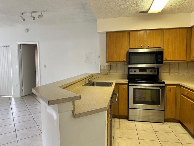 2445 SW 18th Terrace unit 502, Fort Lauderdale, FL 33315 - photo 4