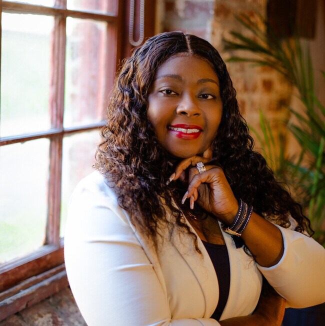 Shanitra Holloway