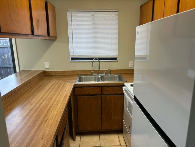 3839 NW Huntsboro St unit 101, Lake City, FL 32055 - photo 3