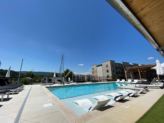 Riverwalk at Cameron Harbor, Chattanooga, TN 37402 - photo 4