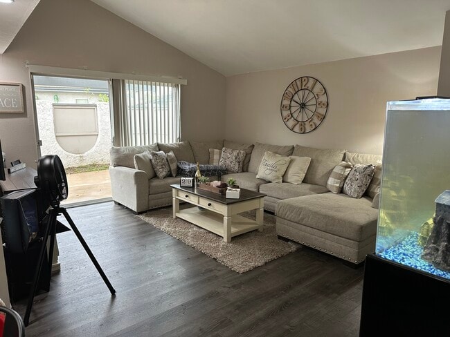 722 W Vineyard Ave, Oxnard, CA 93036 - photo 3