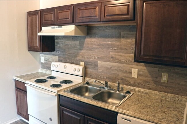 Pines Lapeer West Apartments, Lapeer, MI 48446 - photo 5