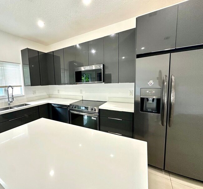 14890 NE 10th Ave, Miami, FL 33161 - photo 3