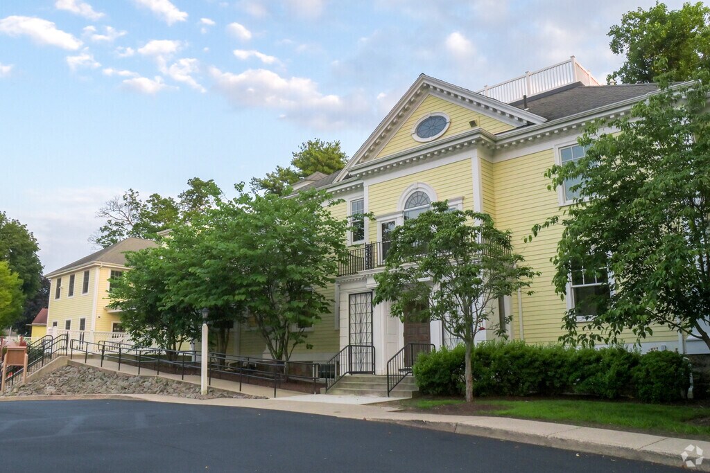The Adams Montessori School is a private PreK-6, Montessori school serving the Quincy community.