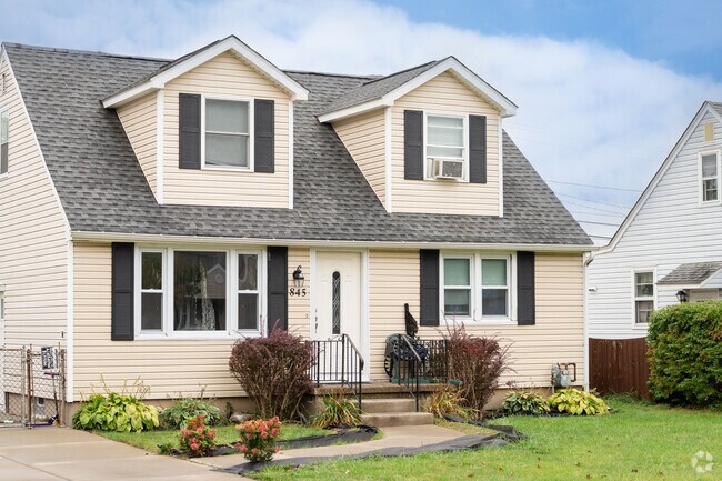 The average list price for homes in Riverview is $170,000.