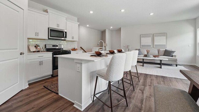 2206 Creek View Ln, Raymore, MO 64083 - photo 4