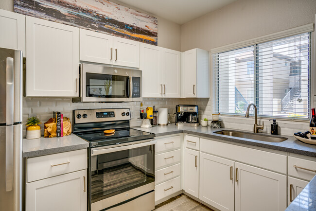 1 BR, 1 BA - 854SF