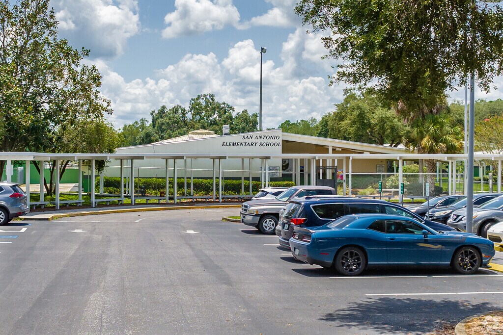 San Antonio Elementary School has 580 students in grades PK, K-5.