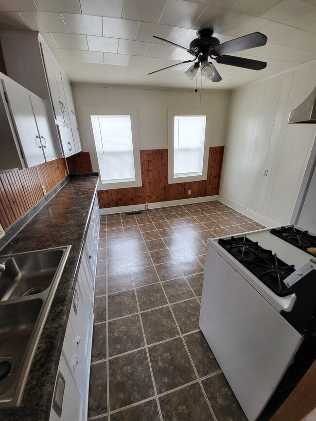 211 S Marr St, Fond Du Lac, WI 54935 - photo 6