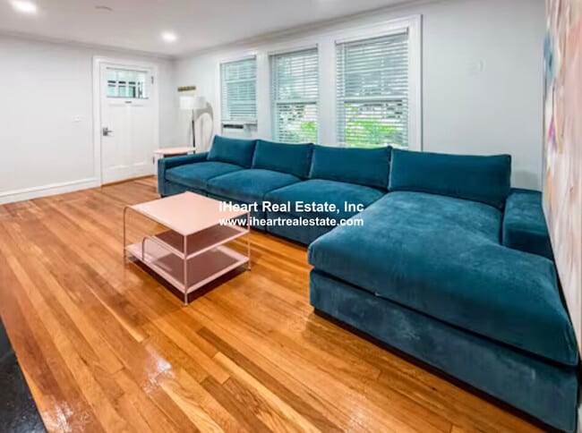 65-67-67 St James Cir, Newton, MA 02458 - photo 2