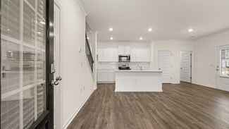 565 Silvermoon Dr, Loganville, GA 30052