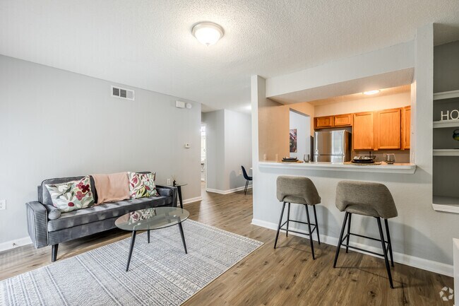 1BR, 1BA - 660SF - Living Room