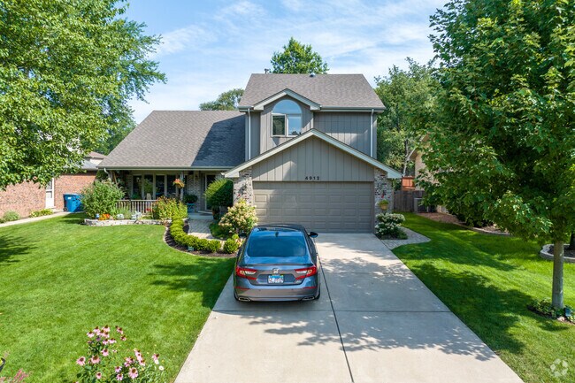 A beautiful bi-level home with a spacious yard perfect for Midlothian.