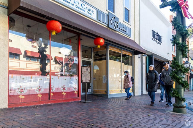 Shop and dine at boutiques and cafes in Downtown Redlands.