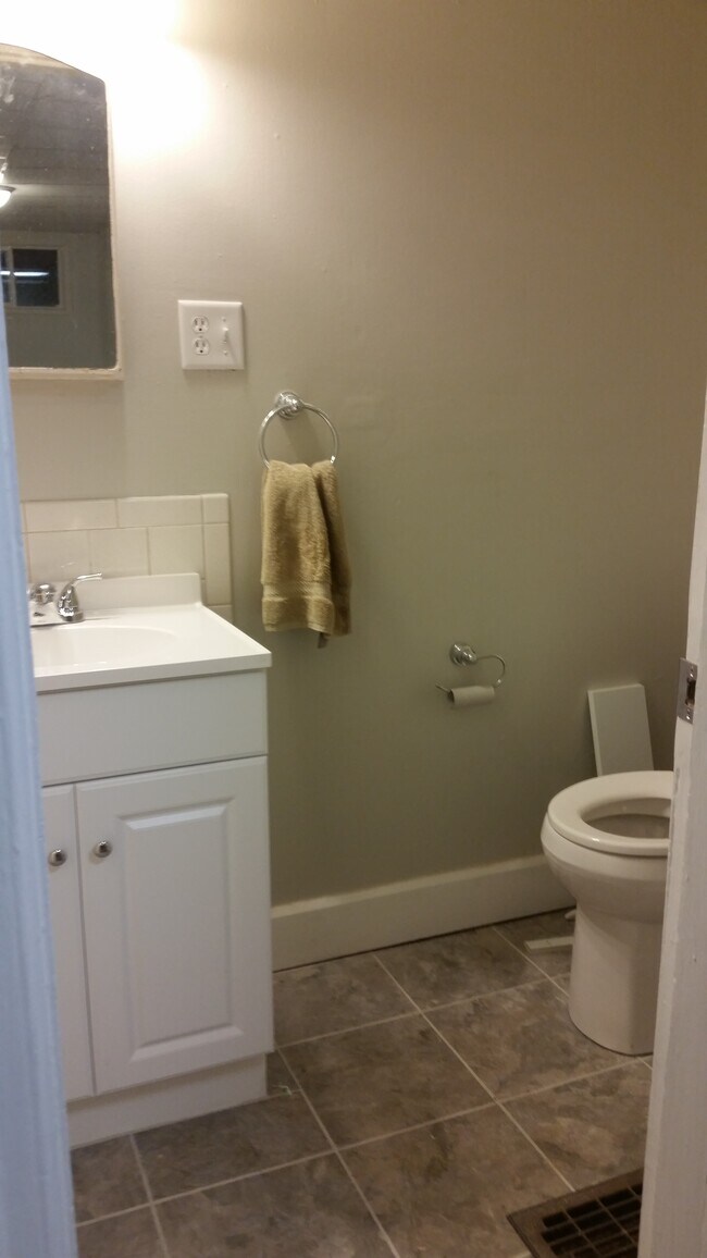 444 E Main St unit 444 APT, Newark, OH 43055 - photo 5