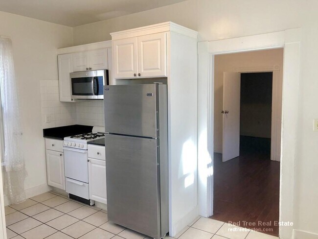 11 Higgins St unit 3, Allston, MA 02134 - photo 2