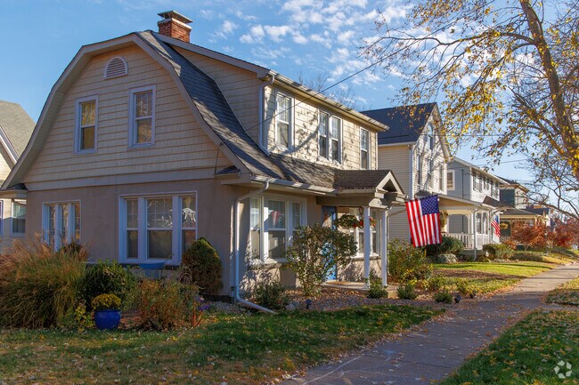 While walking down the residential streets of Alton you will see a mix of styles blended in.