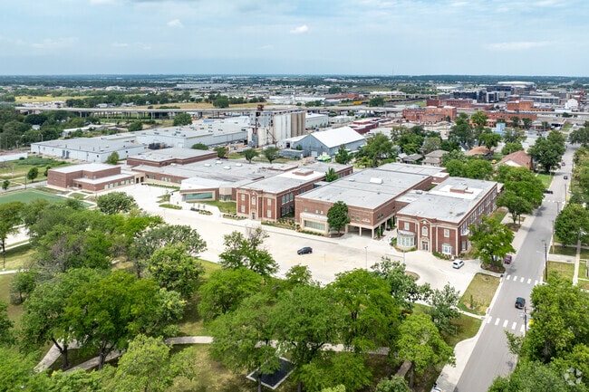 Park Middle School is conveniently located amongst central Lincoln neighborhoods.