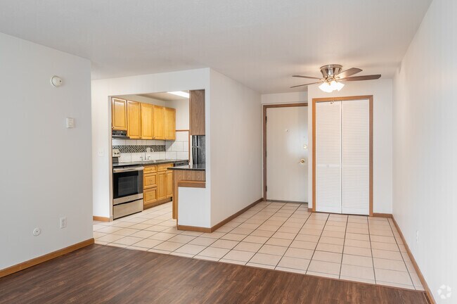 1 BD, 1 BA - 700SF - Dining Room