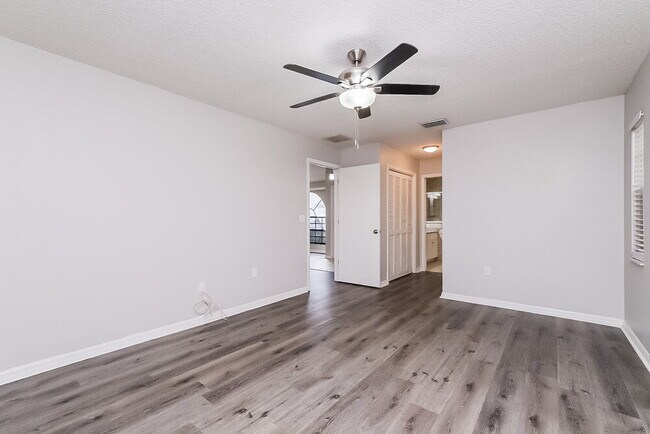 4828 Crestknoll Ln, New Port Richey, FL 34653 - photo 7