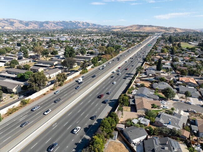 Stonegate's proximity to the Bayshore Freeway makes it ideal for trips north to San Francisco.