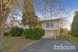 1045 Brush Hill Ln, Lake Zurich, IL 60047