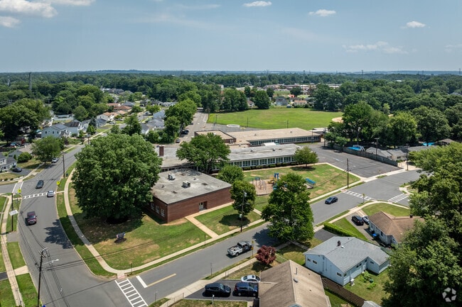 Washington Elementary School is a well rated public school in Edison, NJ.