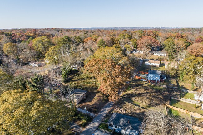 Center Hill is a leafy suburban neighborhood with many local amenities.