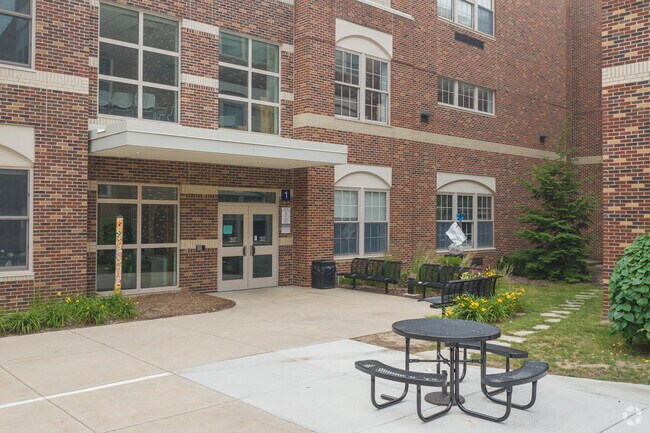 Entrance to Wealthy Elementary school on Lake Dr in East Grand Rapids.