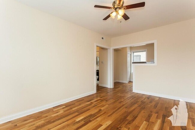 1420 W Byron St unit 3900-2, Chicago, IL 60613 - photo 2