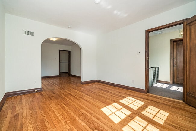 6525 Devonshire Ave unit 2W, Saint Louis, MO 63109 - photo 2