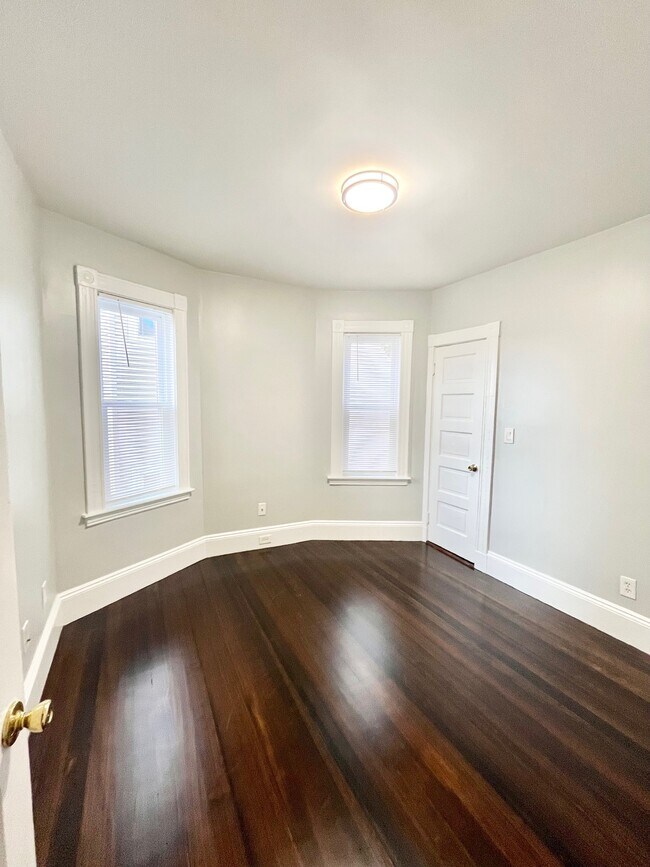 22 Rowell St unit 2, Dorchester, MA 02125 - photo 7