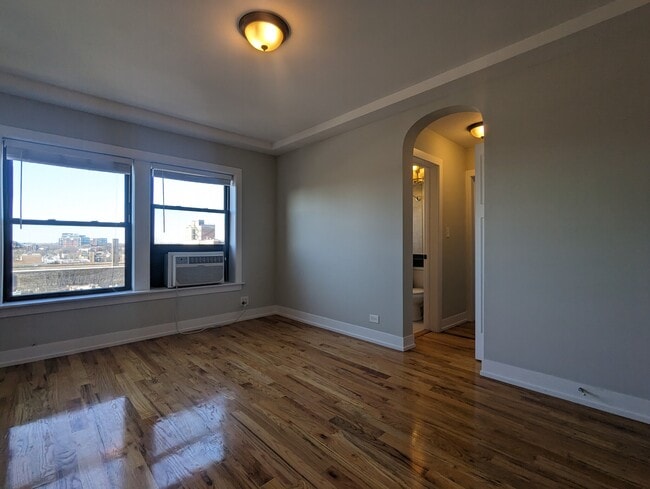 557 W Arlington Place unit 5, Chicago, IL 60614 - photo 2