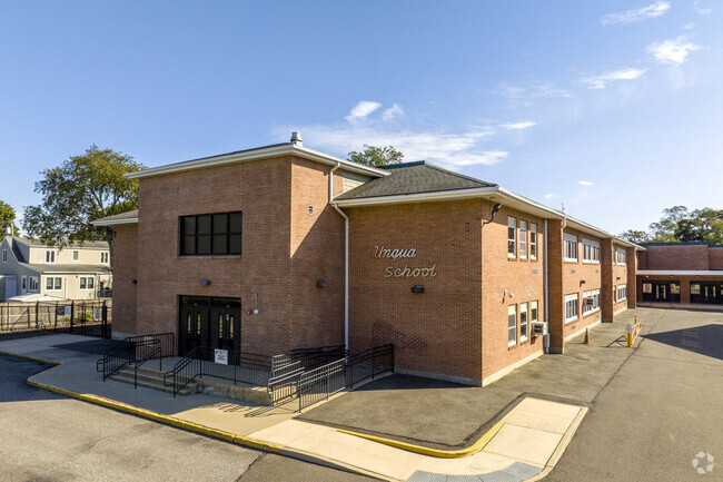 Unqua Elementary School in East Massapequa has 478 students in grades K-5 with a ratio of 11:1.