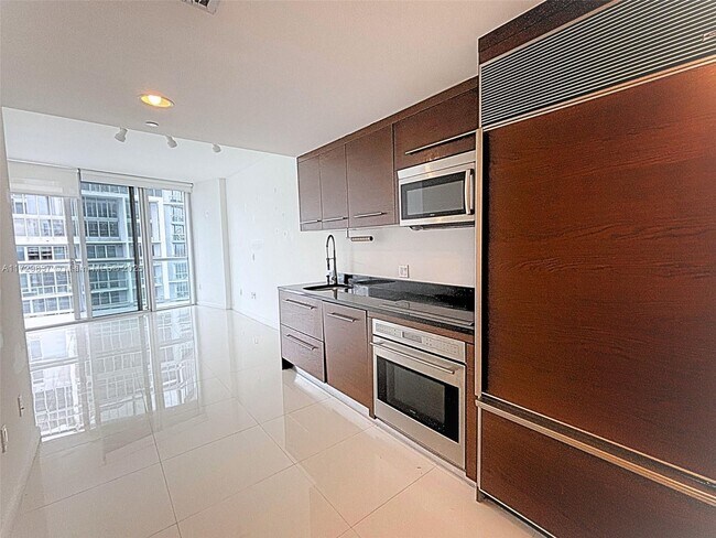 Icon Brickell Tower 2 unit 1710, Miami, FL 33131 - photo 5